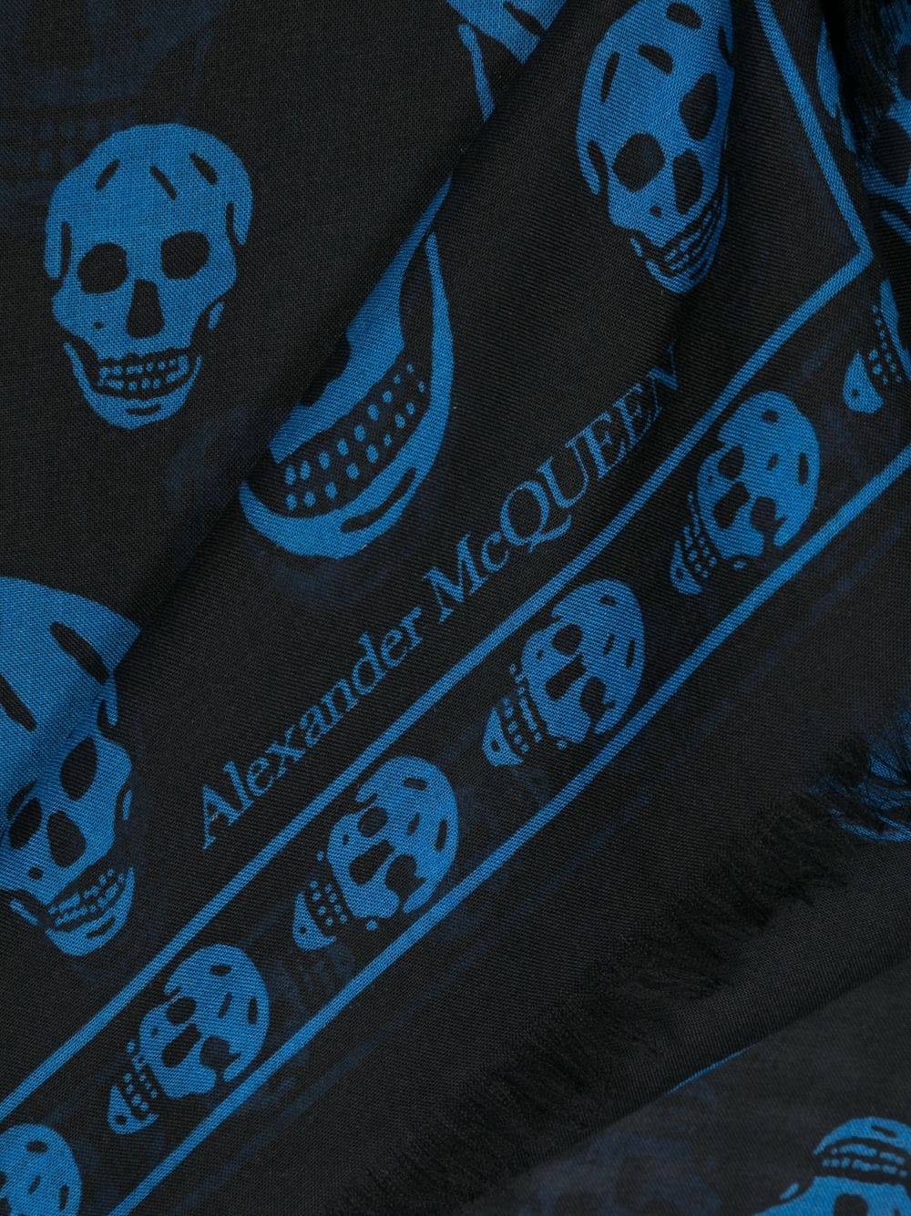 Alexander Mcqueen Scarves Hats & Gloves UNI Alexander McQueen Scarfs Black Alexander McQueen Scarfs Black Brand