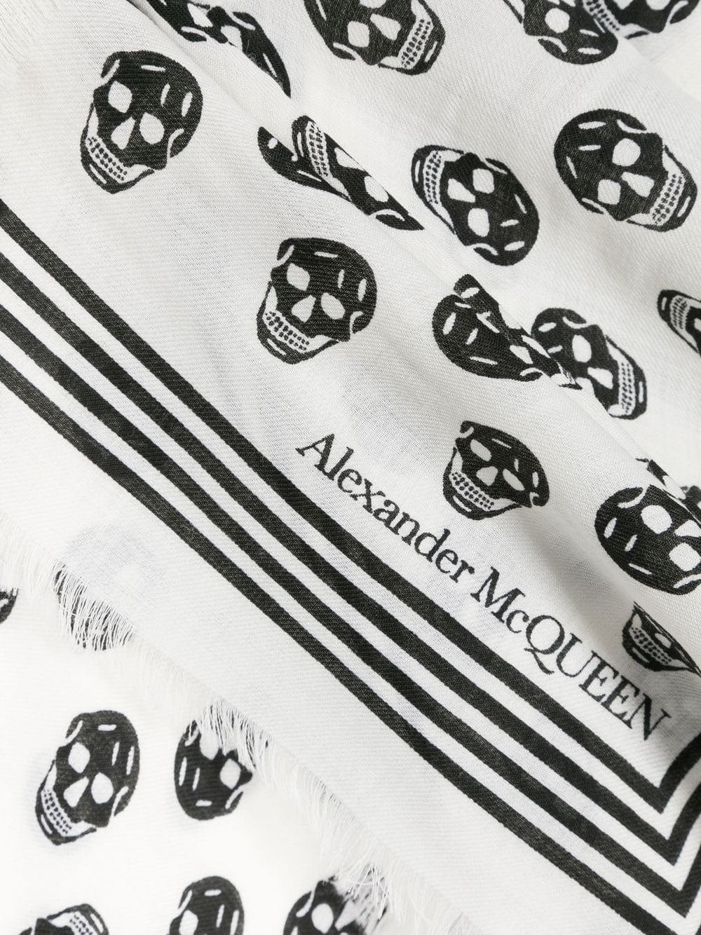 Alexander Mcqueen Scarves Hats & Gloves UNI Alexander McQueen Scarfs White Alexander McQueen Scarfs White Brand